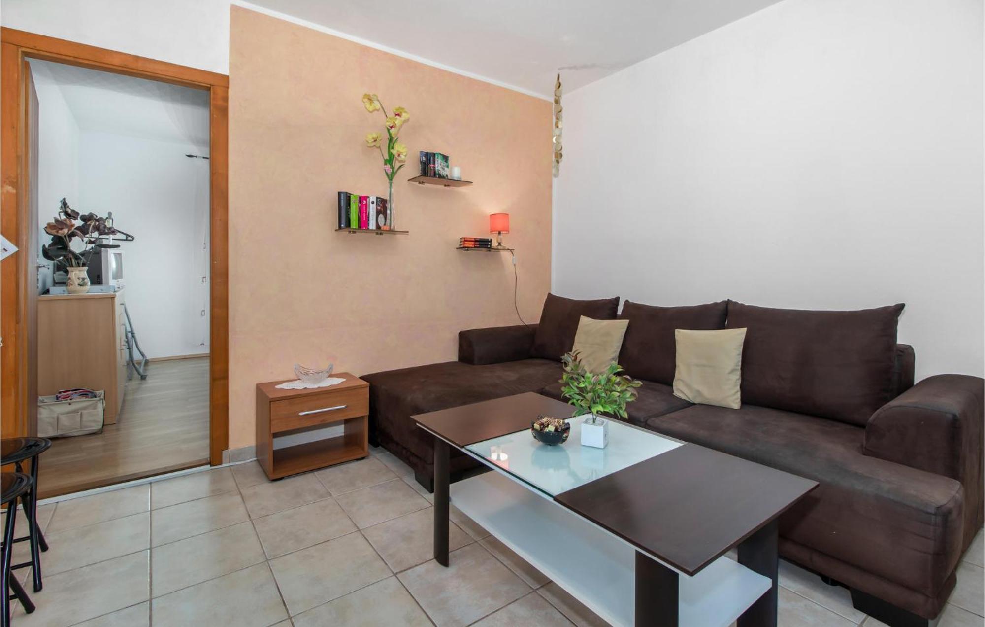 Nice Apartment In Smrika With Kitchen Exterior foto