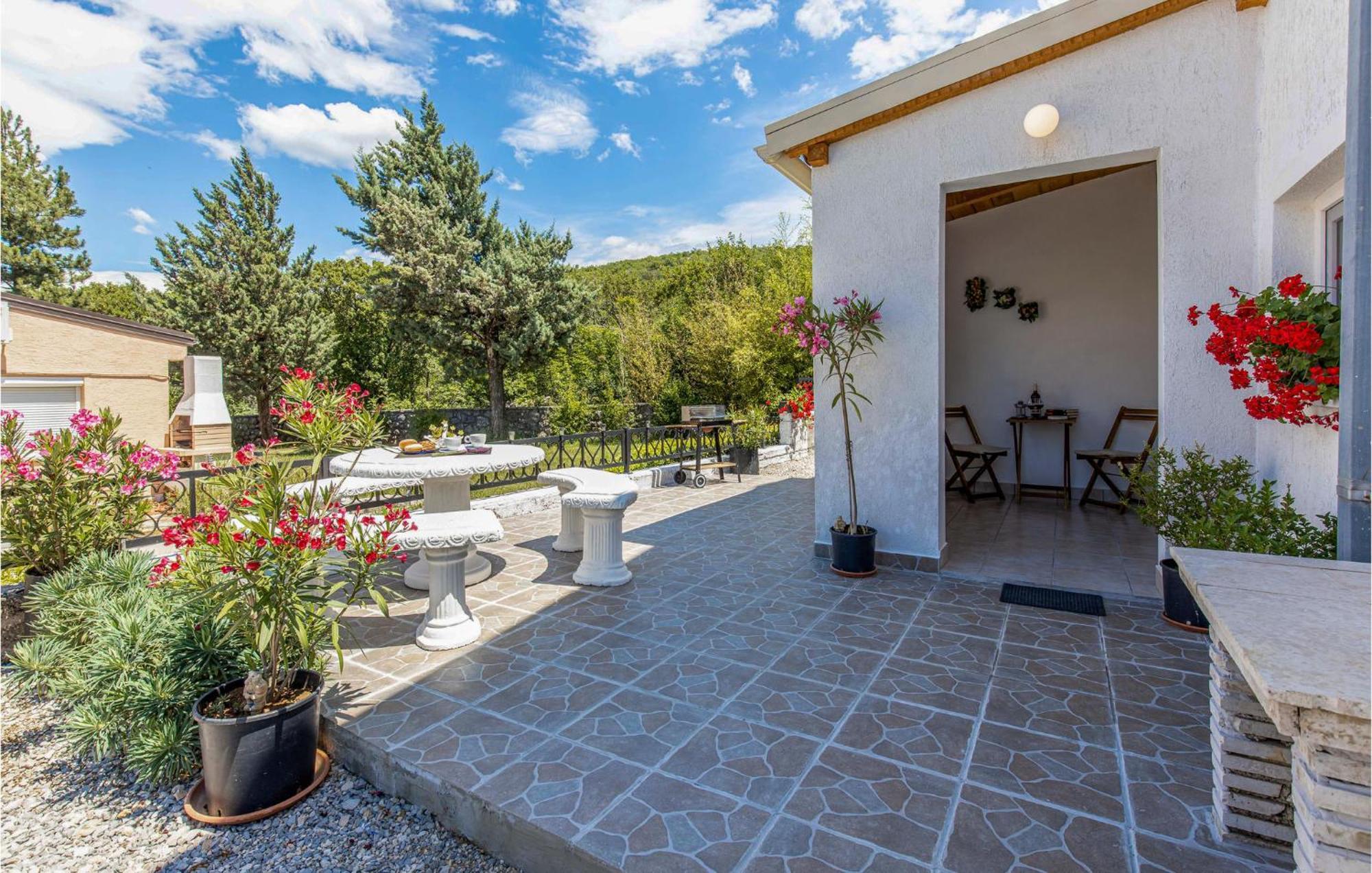 Nice Apartment In Smrika With Kitchen Exterior foto